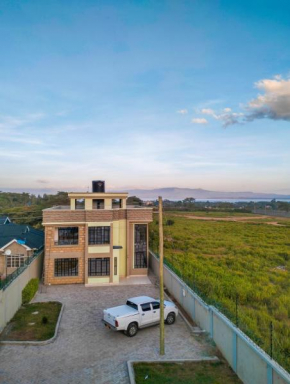 The lake Breeze Airbnb Naivasha